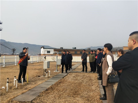 气象日机关干部和朝鲜族师生走进气象局1.jpg